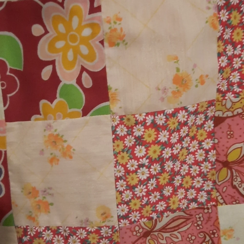 Vintage quilt beautiful 70's patches girls baby blanket small approx 3.5 ft sq